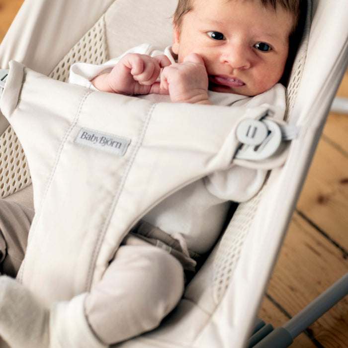 Babybjorn - Wipstoeltje Balance Soft  - Geweven Jersey Tri Fabric Lichtbeige