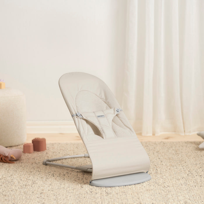 Babybjorn - Wipstoeltje Balance Soft  - Geweven Jersey Tri Fabric Lichtbeige