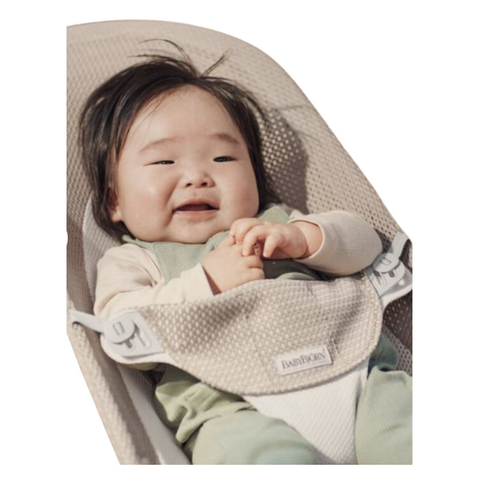 Babybjorn - Wipstoeltje Balance Soft  - Mesh Grijsbeige Wit