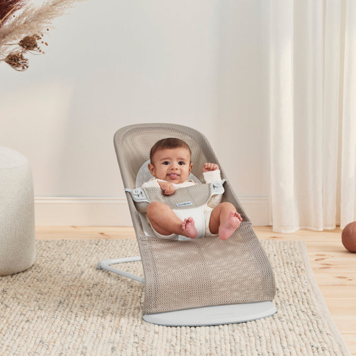 Babybjorn - Wipstoeltje Balance Soft  - Mesh Grijsbeige Wit