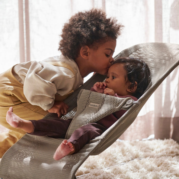 Babybjorn - Wipstoeltje Bliss  - Mesh Grijs beige