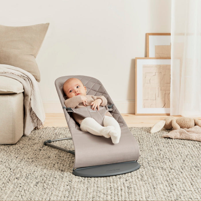 Babybjorn - Wipstoeltje Bliss  - Geweven klassiek quilt Zandgrijs