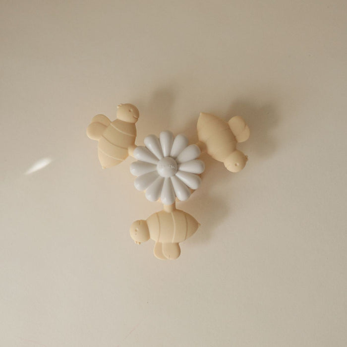 MUSHIE - Suction spinner toy - Bee