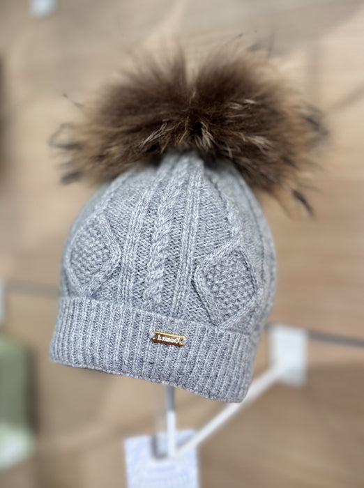 Il Trenino - Muts berretto grijs cashmere met pompom en kabel