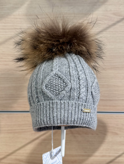 Il Trenino - Muts berretto grijs cashmere met pompom en kabel