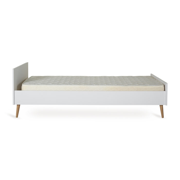 Quax - #COCOON/FLOW JUNIOR BED 200*90 CM - ICE WHITE