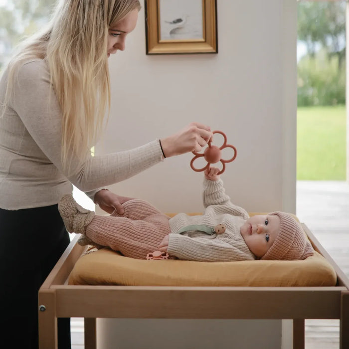 MUSHIE - RATTLE DAISY TEETHER