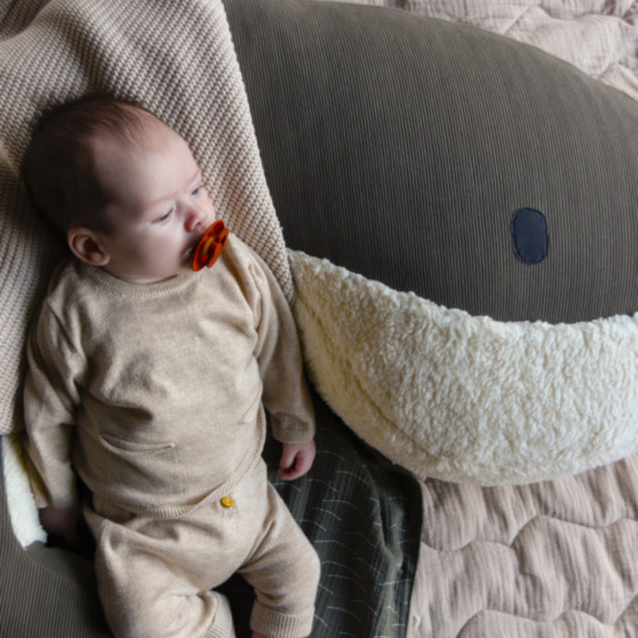 Nanami -  Voedingskussen | Walvis Momo | Army