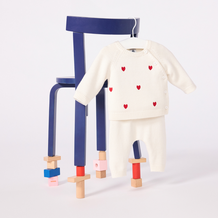 Petit Bateau - Tweedelig gebreid babysetje met geborduurde hartjes