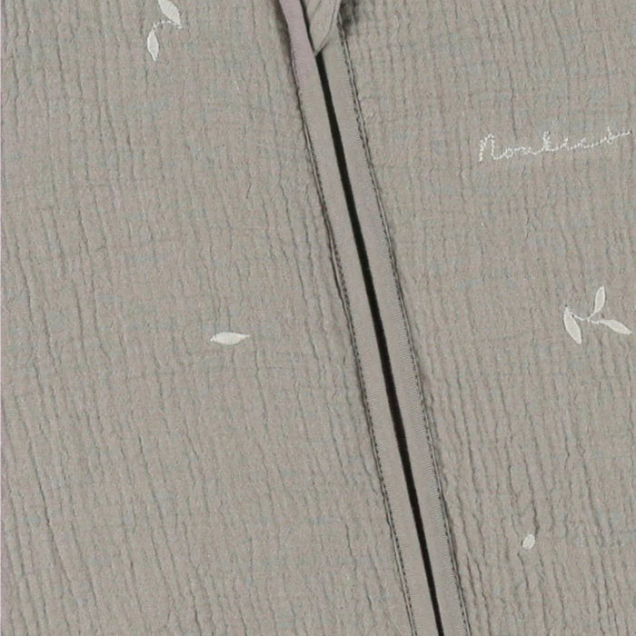 Noukies - F&O Slaapzak 100cm afritsbare mouwen, embroidered muslin - kaki