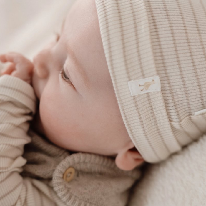 Little Dutch - Geboortemutsje Soft Beige Stripe