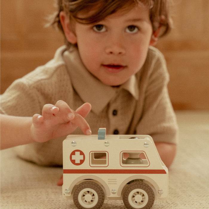 Little Dutch - Ambulance met pegdoll FSC