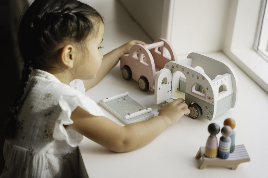 Little Dutch - Houten speelgoed auto met caravan FSC