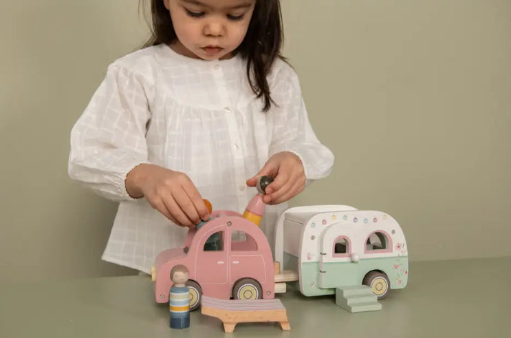 Little Dutch - Houten speelgoed auto met caravan FSC