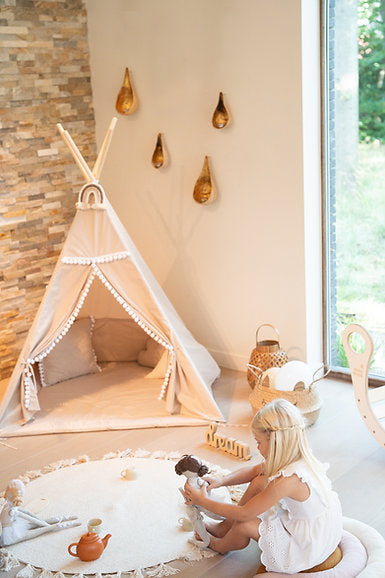 Moje - Moje. Tipi tent Latte (met pompons)