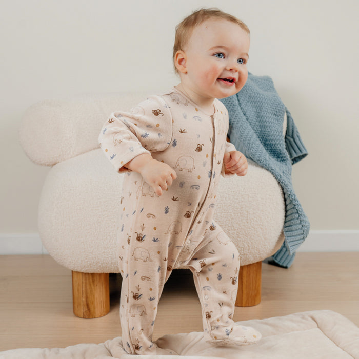 Noukies - Babypyjama met junglemotief in fluweel