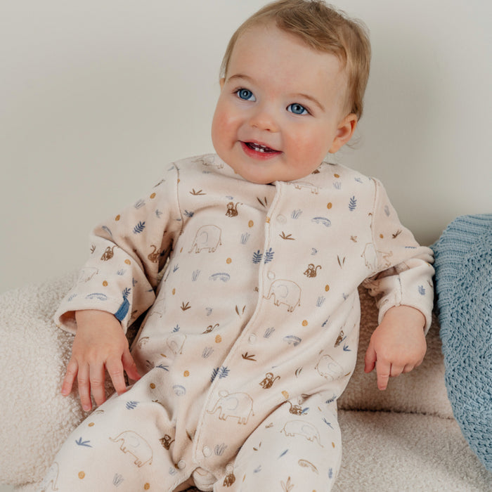Noukies - Babypyjama met junglemotief in fluweel
