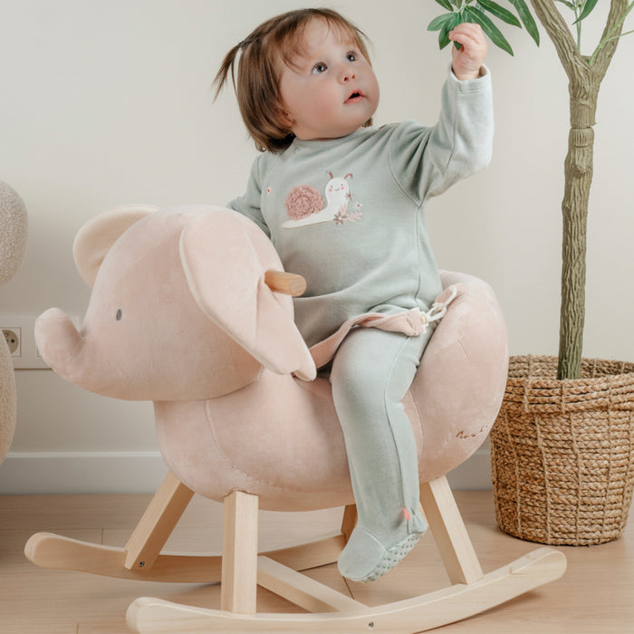 Noukies - Baby pyjama van groene velours met slakkenborduursel