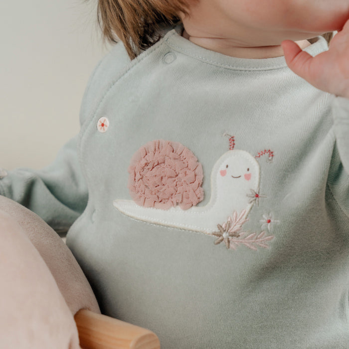 Noukies - Baby pyjama van groene velours met slakkenborduursel